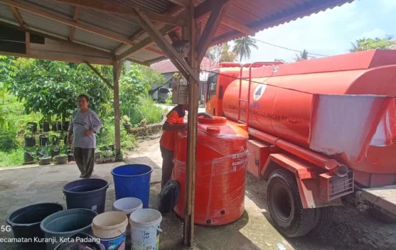 BPBD Padang Intensifkan Penyaluran Air Bersih untuk Warga Terdampak Bencana