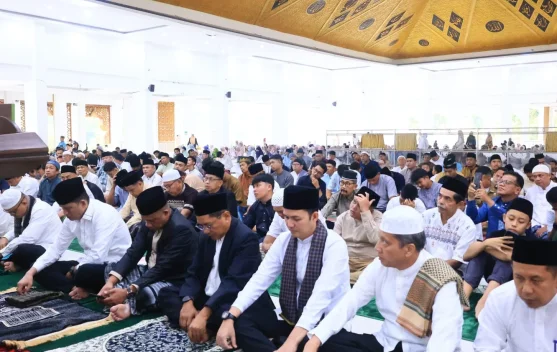 Idulfitri 1447 H, Bupati John Kenedy Azis Ajak Perkuat Persatuan