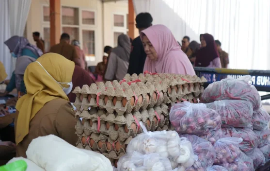 Pasar Murah Payakumbuh Diserbu Warga, Harga Bahan Pokok Disubsidi hingga 50 Persen