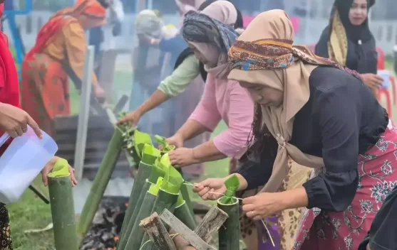 Nyala Etika Demokrasi dari Tungku Lemang Perempuan Minang