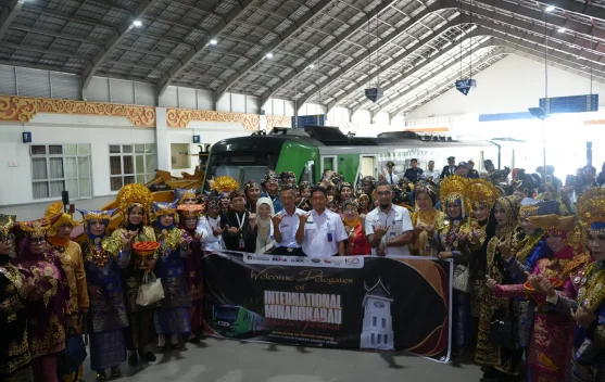 KAI Divre II Sumbar Sambut Delegasi IMLF-4 di Stasiun BIM