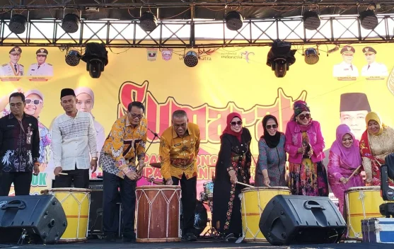 Sekdaprov Sumbar Buka Festival Budaya dan UMKM Sumarak Pasa Ekraf Pasaman Barat