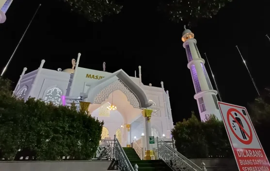 Hukum dan Ketentuan Tidur dalam Masjid