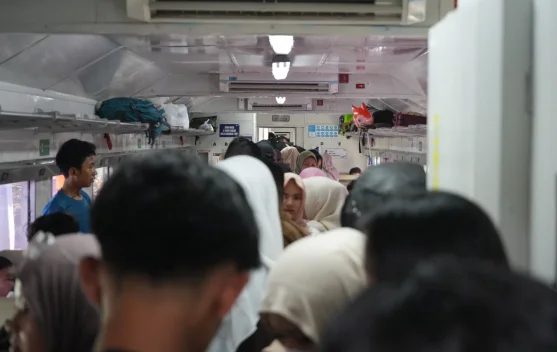 Puncak Tabuik Pariaman, Penumpang Kereta Membludak hingga 158 Persen