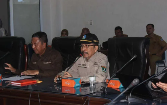Profesor Isril Berd: Pengelolaan Lingkungan Sehat Harus Dimulai dari Rumah Tangga