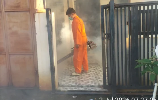 Antisipasi Penyebaran DBD, Puskesmas Dadok Tunggul Hitam Lakukan Fogging