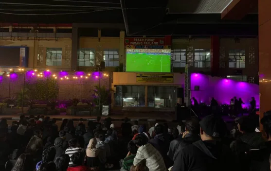 Pasar Pusat Padang Panjang Membeludak, Warga Antusias Nobar Semifinal Piala Dunia