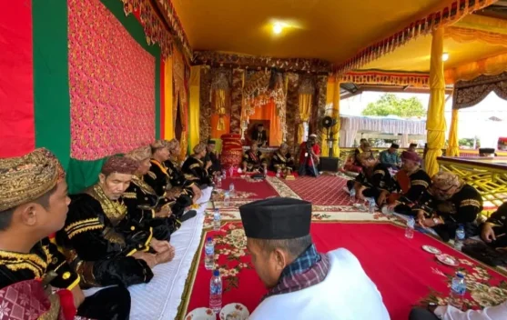 Pengukuhan Pucuak Adat Perkuat Pelestarian Budaya Minangkabau di Pasbar