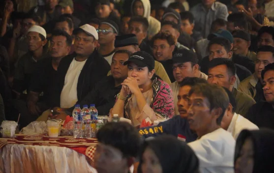 Bupati Annisa Nobar Final Piala Dunia Bersama Ratusan Warga Dharmasraya