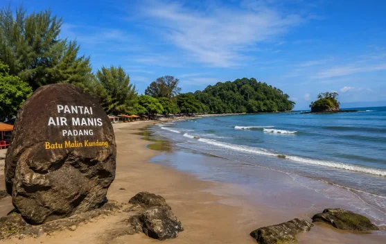 Pesona Pantai Air Manis Legenda Malin Kundang yang Tak Pernah Pudar