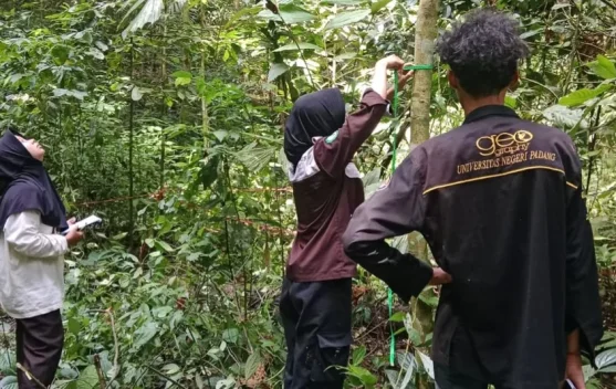 Mahasiswa UNP Kembangkan Riset Menghitung Cadangan Karbon Perhutanan Sosial