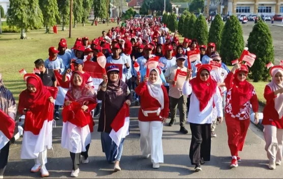 Semarak HUT RI, ASN Pasbar Jalan Santai Bersama