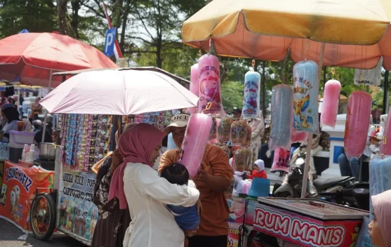 Pawai Kemerdekaan Jadi Ladang Rezeki Pedagang Kecil