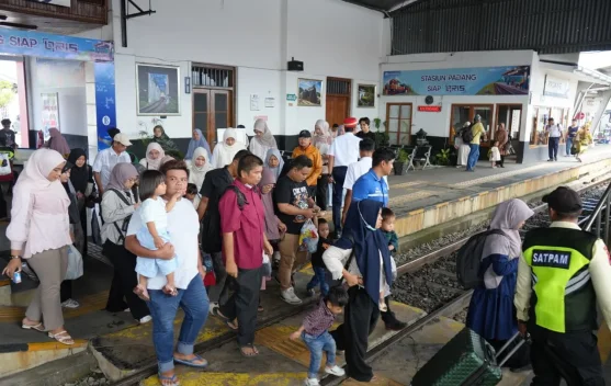 Sebanyak 8.181 Pelanggan Naik Kereta Api Sumbar saat Libur Maulid Nabi 1448 H