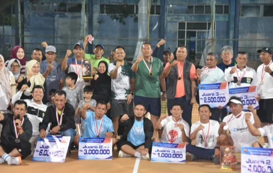 Wali Kota dan Sekda Pariaman Raih Juara Turnamen Tenis BAVETI 2026