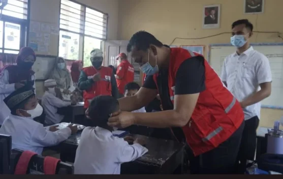 Ribuan Masker Dibagikan, Warga Pasbar Diajak Waspada