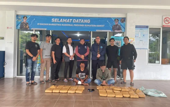 BNNP Sumbar Gagalkan Pengiriman Hampir 30 Kilogram Ganja