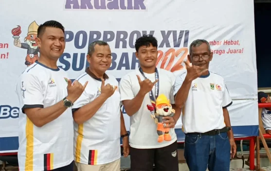 Perenang Kota Padang Zikri Akhman Sabet Medali Emas Pertama Porprov 2026