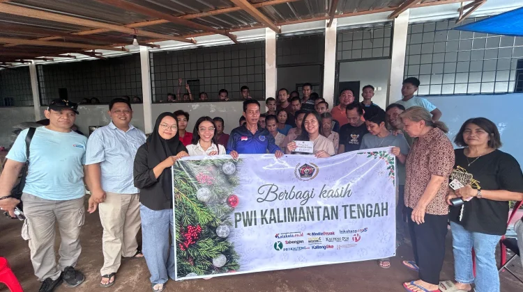 Salurkan Donasi Jurnalis, PWI Kalteng Berbagi Kasih