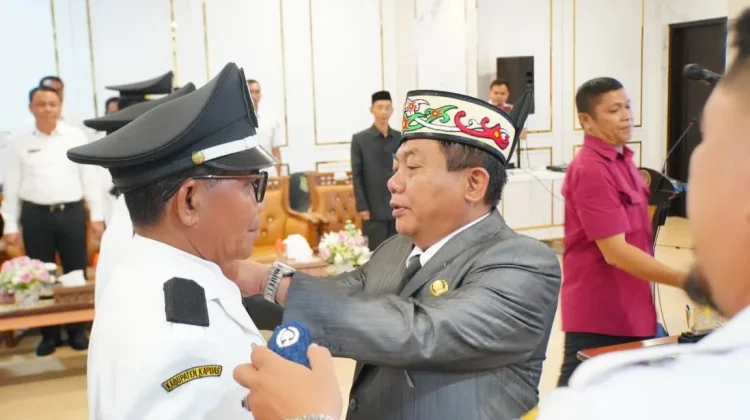 Bupati Kapuas Lantik 33 Kades dan 6 Anggota BPD