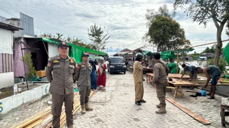 Satpol PP Kobar Tata PKL Udan Said