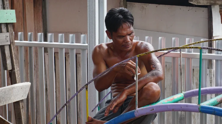Nekat Terobos Api demi Anak, Pria Ini Alami Luka Bakar