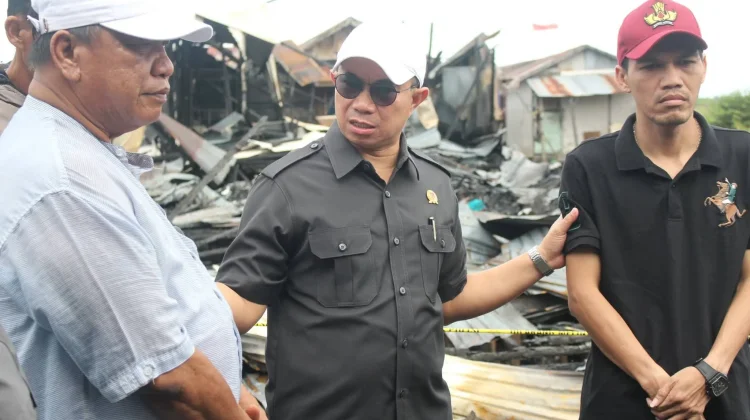 Wakil Ketua DPRD Kalteng Kunjungi Korban Kebakaran Mendawai