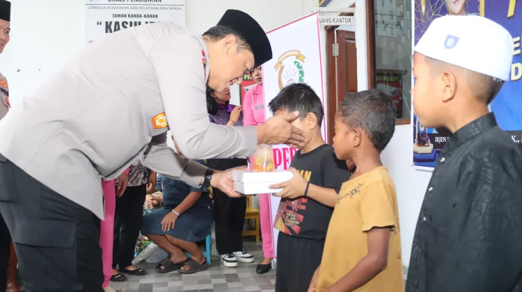 Kapolda Kalteng Berbagi Takjil dan Buka Bersama Anak Panti Asuhan