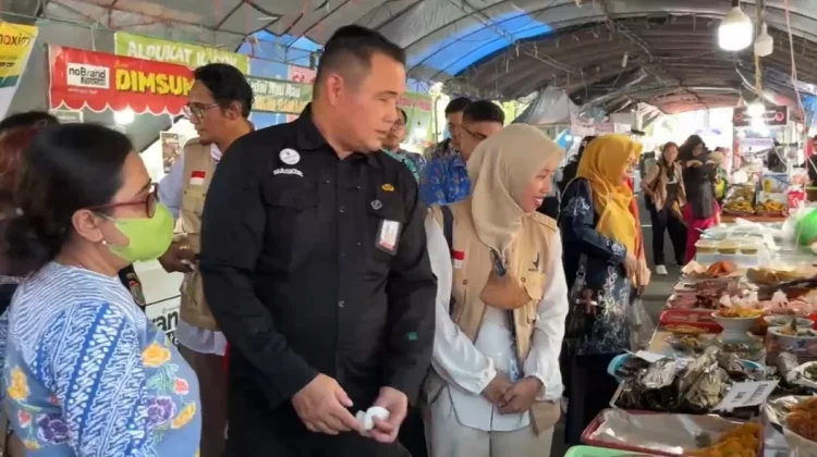 Pastikan Takjil Aman, Disdagperin Kalteng dan BPOM Sidak Pasar Ramadan