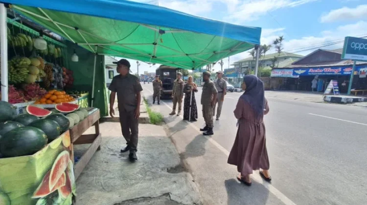 Satpol PP Kobar Tertibkan PKL di 3 Lokasi
