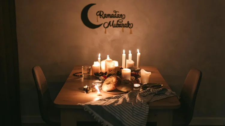Hangatnya Kebersamaan dan Cerita di Meja Makan ketika Sahur