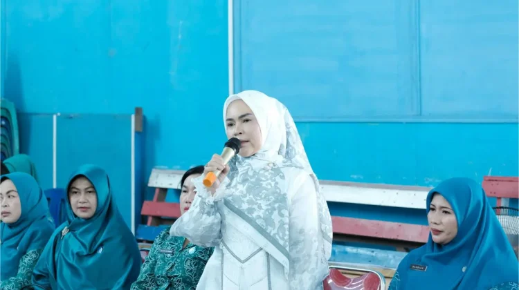 PKK Kapuas Berbagi Sembako Ramadan di Kecamatan Bataguh