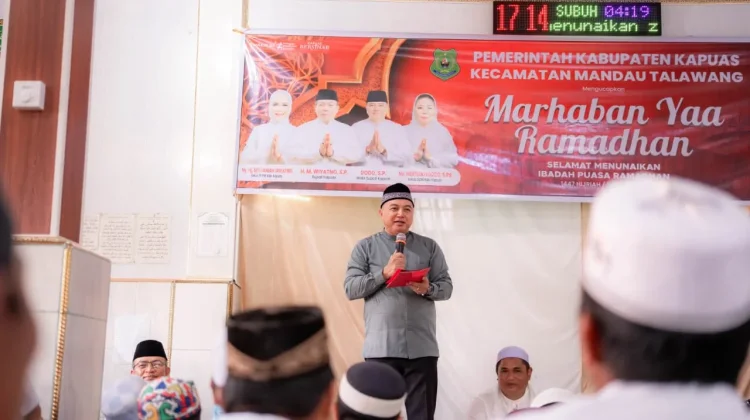 Wabup Kapuas Serahkan Bantuan Hibah di Desa Jakatan Masaha