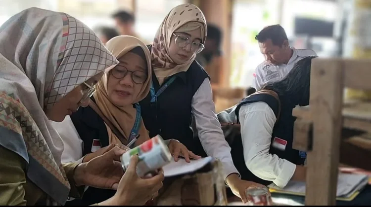 Tim Gabungan BBPOM Temukan 13 Produk Pangan Kedaluwarsa di Katingan