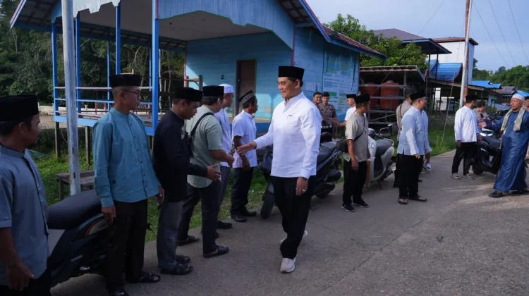 Safari Ramadan Benao Hilir, Bupati Shalahuddin Berencana Perbaikan Jembatan