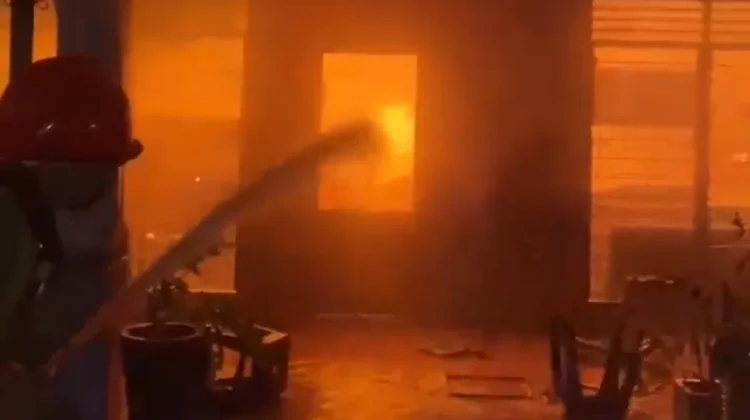 Diduga Tabung Gas Bocor, Kafe di Jalan Nyai Balau Ludes Terbakar