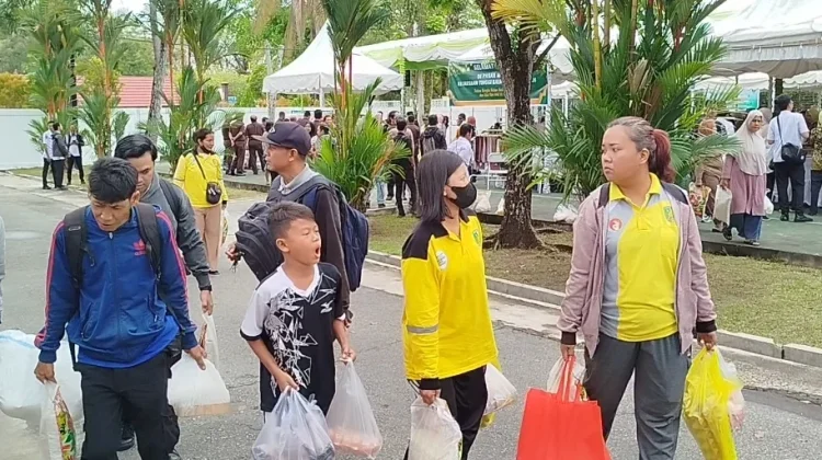Kejati Kalteng Gelar Pasar Murah Ramadan dan Bagikan 1.000 Paket Sembako