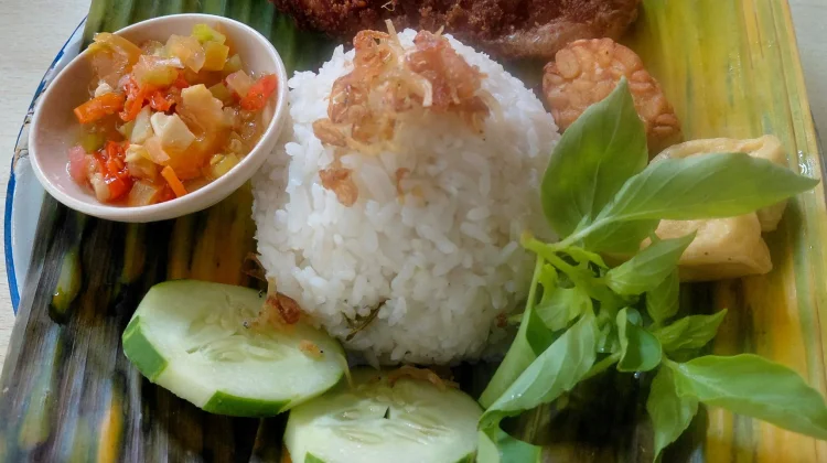Nasi Lemak dan Ikan Goreng Menu Berbuka yang Mengenyangkan