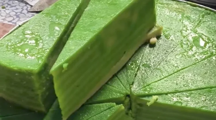 Kue Lapis Pandan Warnai Menu Takjil