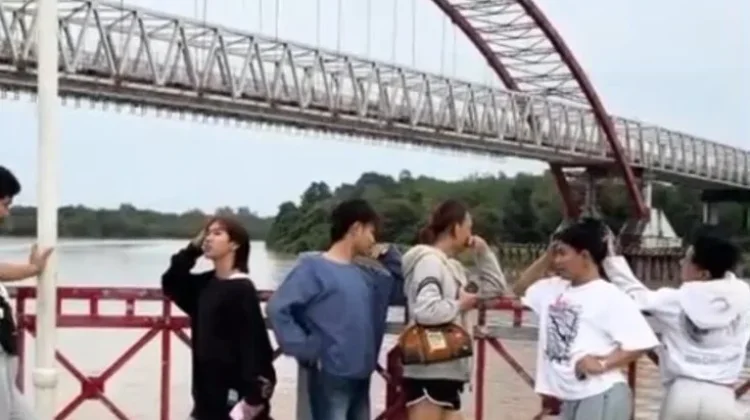 Video Aksi Fashion Show Pria Menyerupai Wanita Tuai Kecaman