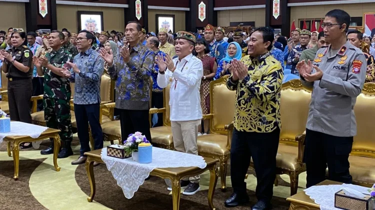 Seragam Siswa Kalteng Disamakan saat Peluncuran Program Pendidikan