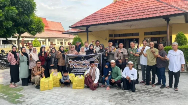 Tanamkan Kepedulian, Kelurahan Baru Bagikan Takjil Gratis