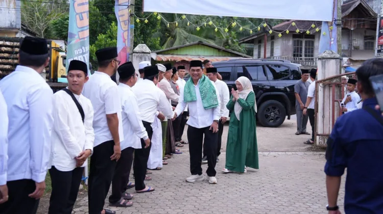 Safari Ramadan Desa Sikui, Bupati Shalahuddin Serahkan Hibah Rp1 miliar
