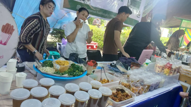 Berbagai Varian Takjil Ramaikan Pasar Ramadan di Palangka Raya