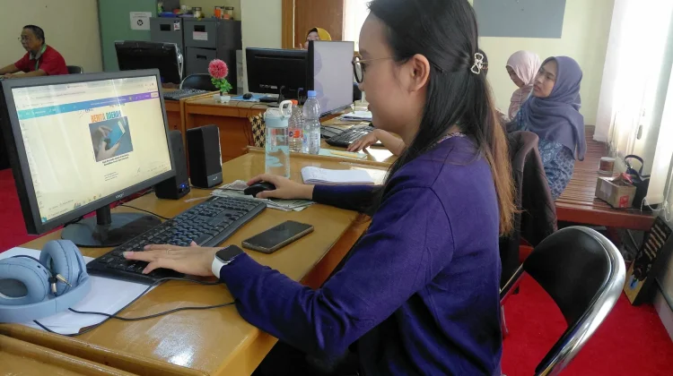 Posisi Duduk yang Benar saat Bekerja di Depan Komputer