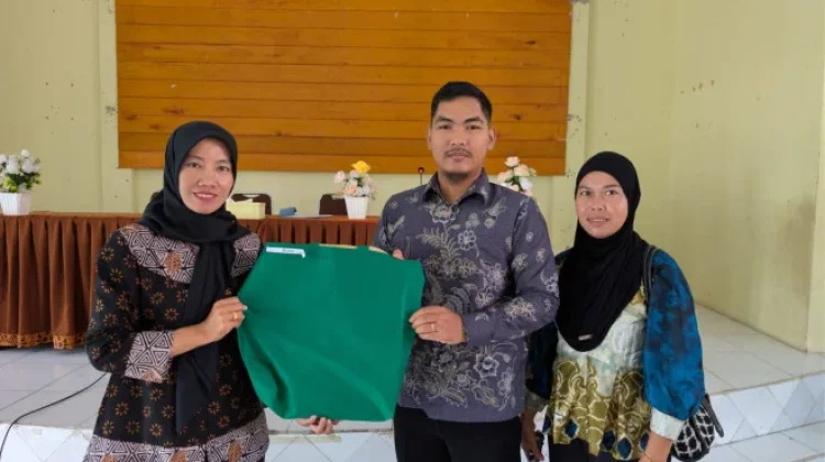 Kecamatan Arut Selatan Bagikan Kartu Huma Betang Sejahtera