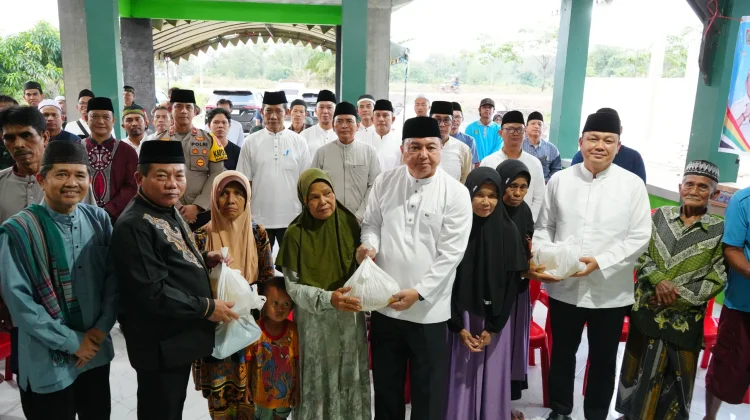 Pemkab Kapuas Salurkan Kartu Huma Betang dan Paket Sembako di Mantangai