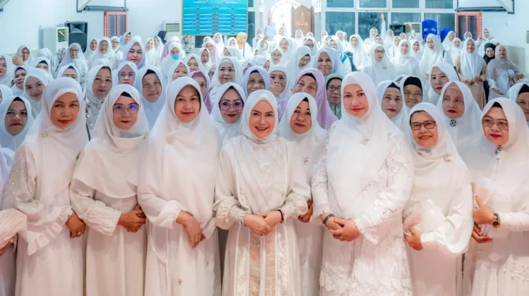 Penasehat Al Mar’atusshalihah Kapuas Hadiri Kegiatan Berbagi Berkah