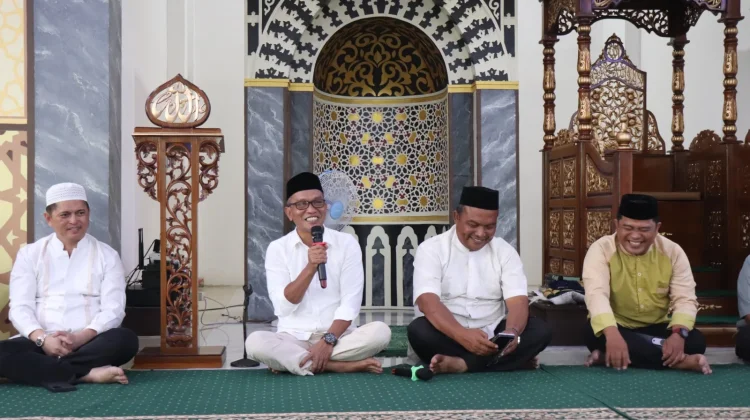 Rajut Kebersamaan, Pemkab Kapuas Hadiri Buka Puasa Bersama Masyarakat