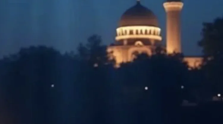 Umat Muslim Sambut Malam Lailatul Qadr